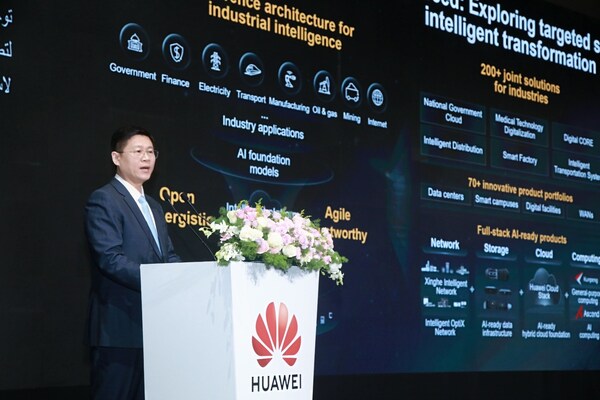 Li Peng, Corporate Senior Vice President and President of Huawei ICT Sales and Services, delivered a speech at Huawei GITEX 2024 Thriving Together in the Intelligent Era